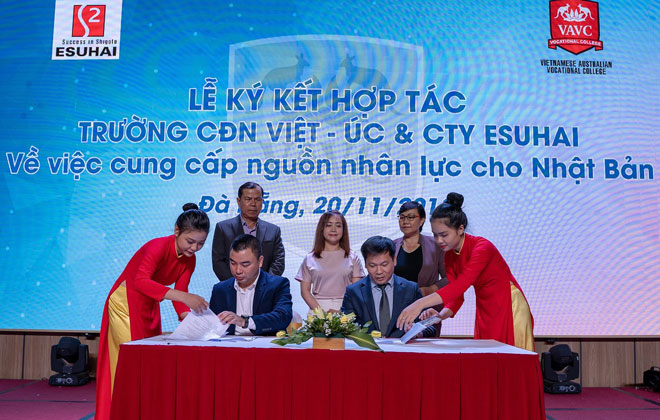 The signing of a cooperation agreement between the Viet Nam-Australia Vocational School and the Ho Chi Minh City-headquartered Esuhai company on training labourers for export to Japan