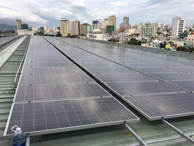 A solar power system on the roof of a building in Đà Nẵng. — Photo courtesy of Minh Vũ Read more at http://vietnamnews.vn/society/483075/eu-da-nang-begin-solar-power-project.html#4DLJB1b6yDRv1B0I.99