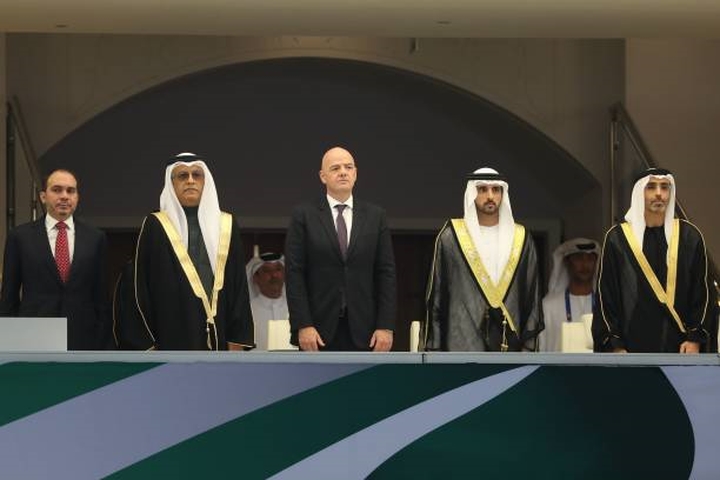 Có mặt trên khán đài VIP có mặt của Thái tử UAE Mohammed bin Zayed Al Nahyan, Chủ tịch FIFA Gianni Infantino và các quan chức cấp cao của UAE.