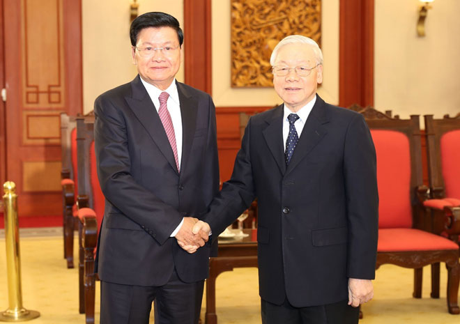 Tổng Bí thư, Chủ tịch nước Nguyễn Phú Trọng tiếp Thủ tướng Lào Thongloun Sisoulith.                                    Ảnh: TTXVN