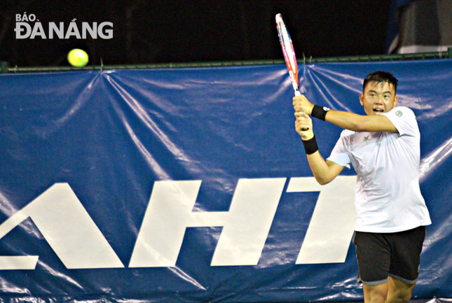 Viet Nam's top tennis player Ly Hoang Nam defeated his rival Daniel Altmaier 2-1 on 6 January.