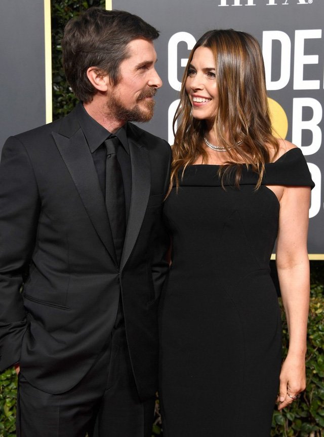 Christian Bale nhận giải Nam diễn viên chính xuất sắc - Phim điện ảnh hài/ca nhạc với vai diễn trong “Vice”. Anh tới dự cùng vợ.