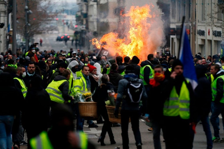 Cảnh tượng ở Rouen - thành phố tây bắc nước Pháp trong đợt biểu tình chống chính phủ của phe Áo vàng ngày 5/1. 