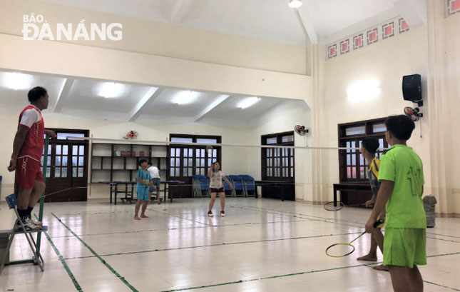 Teacher Ninh (left) and his pupils at a badminton practice session.