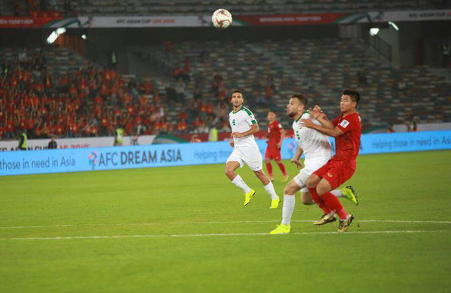Hà Đức Chinh chơi đầy nỗ lực khi được vào sân ở hiệp 2