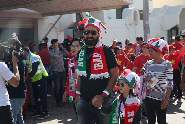 Người hâm mộ Iran đến sân rất đông