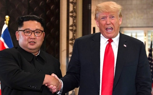 Nhà lãnh đạo Triều Tiên Kim Jong-un (bìa trái) và Tổng thống Mỹ Donald Trump. Ảnh: W Magazine.
