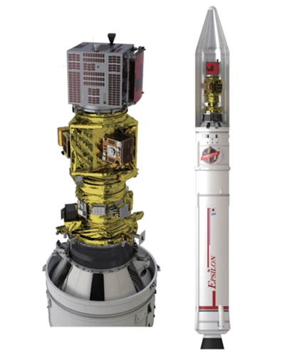 Tên lửa Epsilon số 4 mang theo 7 vệ tinh thử nghiệm công nghệ, gồm: vệ tinh nhỏ của JAXA (200 kg); 3 vệ tinh dòng micro (60 kg) của Đại học Tohoku, MicroDragon (50 kg) của Việt Nam, ALE-1 (68 kg) của công ty ALE  và 3 vệ tinh lớp cubesat (4 kg) và một số vệ tinh khác nặng từ 1 đến 3 kg. Tên lửa sẽ phóng tại Trung tâm vũ trụ Uchinoura, Nhật Bản. (Ảnh: JAXA).