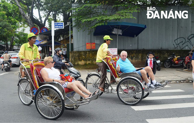 Foreign visitors enjoying a city tour by cyclo.