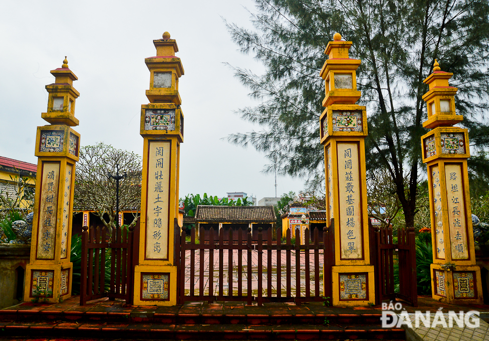 The entrance gate to the Tuy Loan communal house which is located in an area of around 8,000m2.
