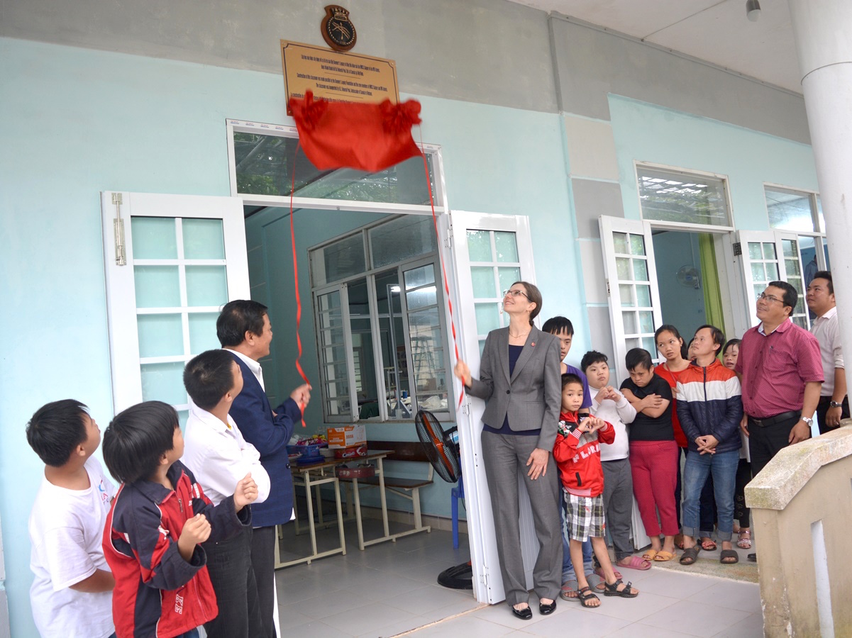  Canadian Ambassador to Viet Nam Deborah Paul attending the opening ceremony of the facility