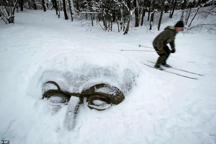 Băng tuyết bao phủ công viên Sergievka ở Nga. Ảnh: AP