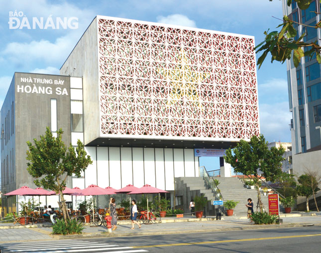 The front of the Hoang Sa Exhibition House, located at the corner of coastal Hoang Sa and Phan Ba Phien streets in Son Tra District