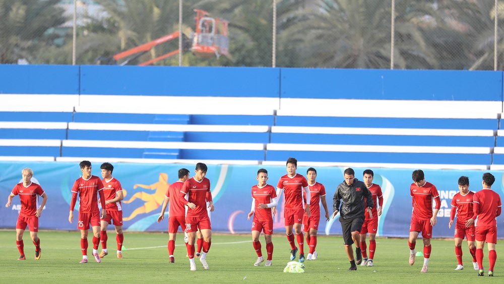 Chiều ngày 18/1, đội tuyển Việt Nam đã có buổi tập làm quen đầu tiên tại sân Humaid Al Tayer (Dubai, UAE) để chuẩn bị cho trận đấu với Jordan tại vòng 1/8 Asian Cup 2019.