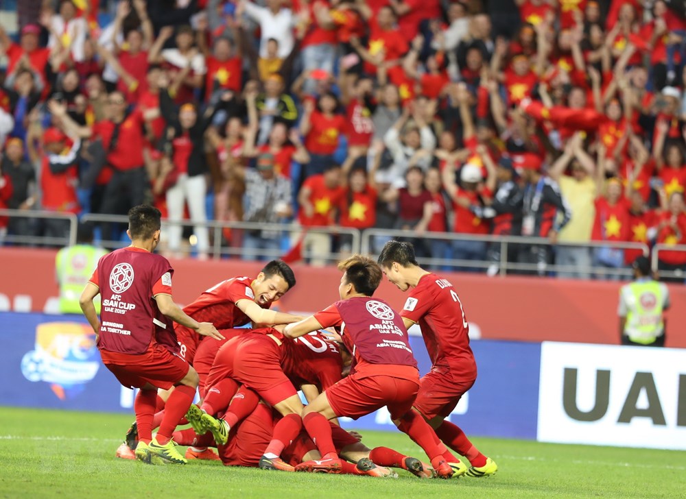 Đội tuyển Việt Nam đã ghi tên mình vào tứ kết Asian Cup 2019 sau khi có chiến thắng kịch tính trước Jordan - hòa 1-1 sau 120 phút và thắng 4-2 ở loạt sút luân lưu may rủi.