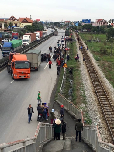 Vào khoảng 13h55 ngày 21/1, tại km76+410, QL 5, thuộc địa bàn xã Kim Lương (huyện Kim Thành, Hải Dương) xảy ra vụ tai nạn giao thông đặc biệt nghiêm trọng.