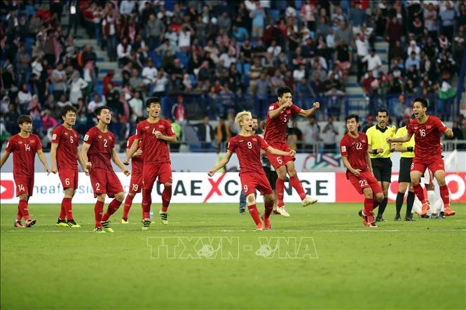 Việt Nam seen at the AFC Asian Cup 2019’s knock out round on Sunday. — VNA/VNS Photo Read more at http://vietnamnews.vn/sports/484173/viet-nams-victory-over-jordan-at-asian-cup-grabs-intl-headlines.html#ZIQe6q3qUeCfMhtW.99