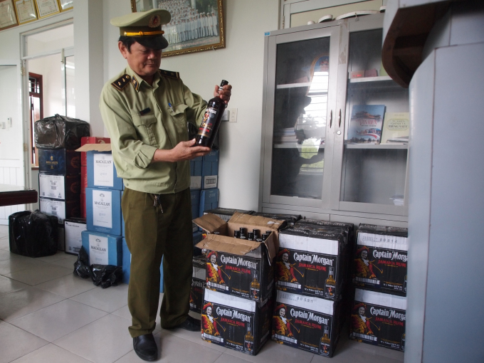 A total 600 bottles of foreign alcohol of unknown origin have been confiscated in Lien Chieu District.