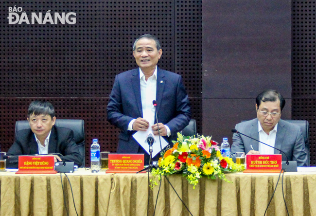 Municipal Party Committee Secretary Truong Quang Nghia addressing the event