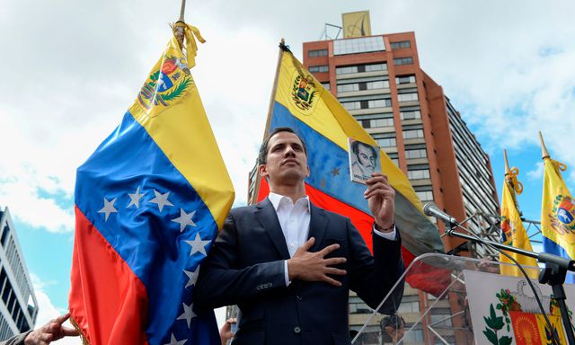 Ông Juan Guaido tự tuyên bố trở thành tổng thống lâm thời tại Venezuela ngày 23/1. (Ảnh: AFP)