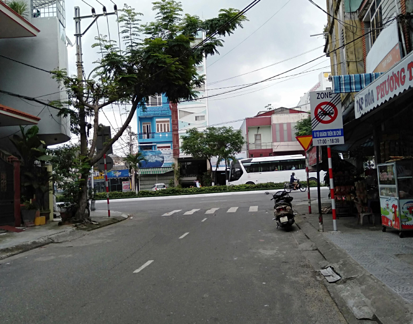 Tại ngã ba đường Thanh Thủy - 3 Tháng 2 còn thiếu một biển cấm rẽ trái từ đường Thanh Thủy sang đường 3 Tháng 2.