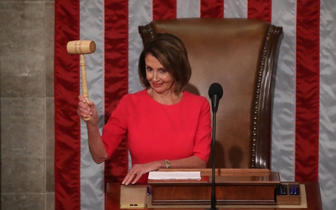 Bà Nancy Pelosi nhậm chức Chủ tịch Hạ viện ngày 3/1. Ảnh: CNBC