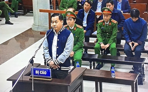 Bị cáo Phan Văn Anh Vũ trả lời trước tòa. (ảnh chụp màn hình)