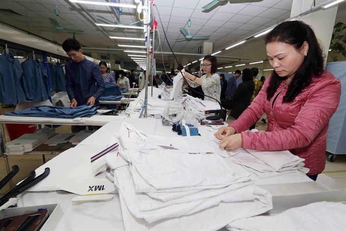 Workers or Garment 10 Corp make shirt for exports