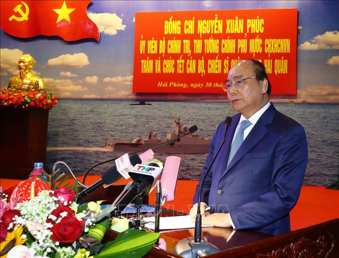 Thủ tướng Nguyễn Xuân Phúc phát biểu, chúc Tết cán bộ, chiến sĩ Quân chủng Hải quân. 