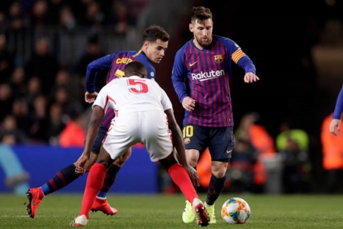 Lionel Messi và Philippe Coutinho thay nhau 