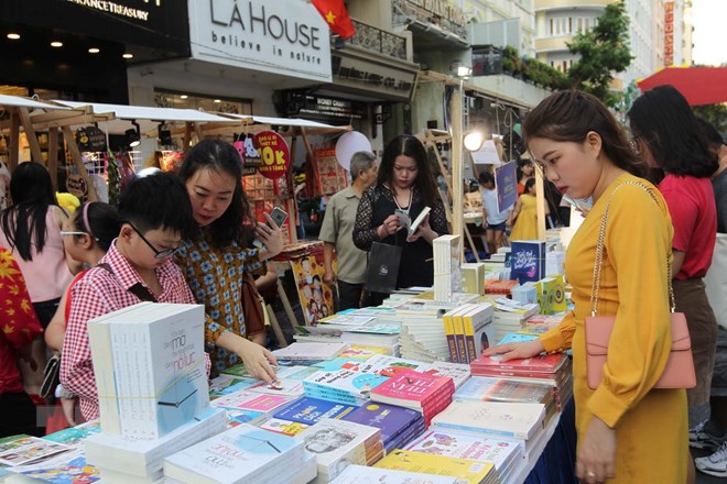 Nỗ lực đưa sách Việt ra thị trường thế giới: Đường vẫn còn xa