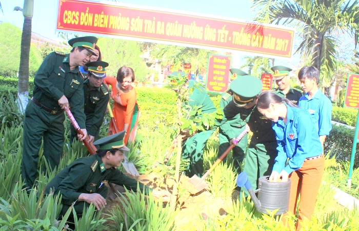 Bộ đội biên phòng Đà Nẵng trồng 2.000 cây xanh đầu Xuân Kỷ Hợi