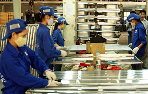 Tháng 1, sản xuất công nghiệp giảm sử dụng lao động trên 16%