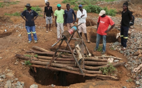 Giải cứu thợ mỏ mắc kẹt ở Zimbabwe: Không còn nhiều hy vọng sống sót