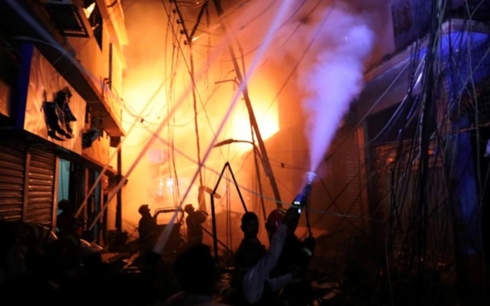 Lửa dữ giữa thủ đô Bangladesh làm 56 người chết