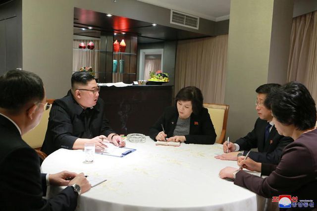 Ông Kim Jong-un họp chiến lược ngay khi đến Hà Nội