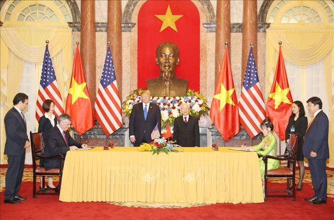Tổng Bí thư, Chủ tịch nước Nguyễn Phú Trọng và Tổng thống Mỹ chứng kiến lễ ký kết 4 văn kiện hợp tác
