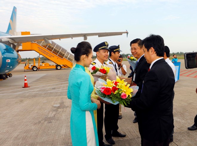 Scene at the lauching ceremony of Vietnam Airlines' Can Tho - Da Nang route (Photo: VNA)