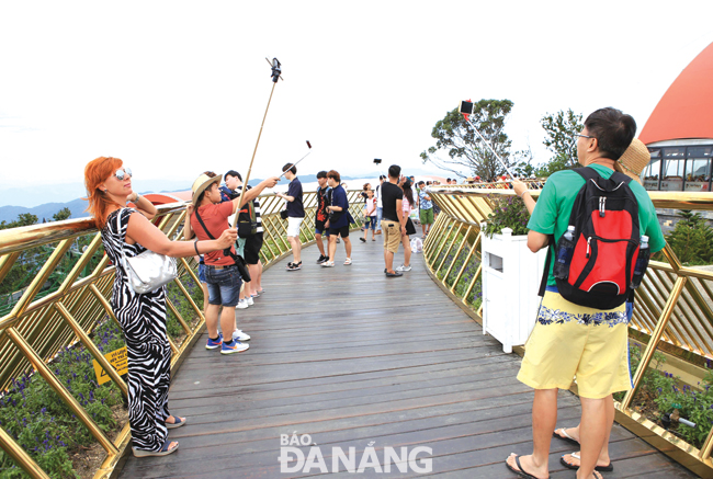the spectacular Cau Vang (Golden Bridge) at Da Nang-based Sun World Ba Na Hills Resort 
