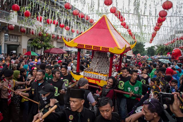 Các lễ hội là một phần không thể thiếu trong dịp Tết Nguyên đán tại nhiều quốc gia châu Á, bao gồm Indonesia. (Ảnh: Reuters)