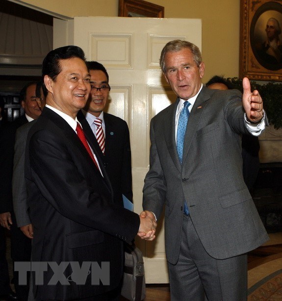 Tổng thống Hoa Kỳ George W. Bush đón và hội đàm với Chủ tịch nước Nguyễn Minh Triết thăm chính thức Hợp chúng quốc Hoa Kỳ, ngày 22/6/2007, tại Nhà Trắng ở thủ đô Washington D.C, Hoa Kỳ. (Ảnh: Nguyễn Khang/TTXVN)