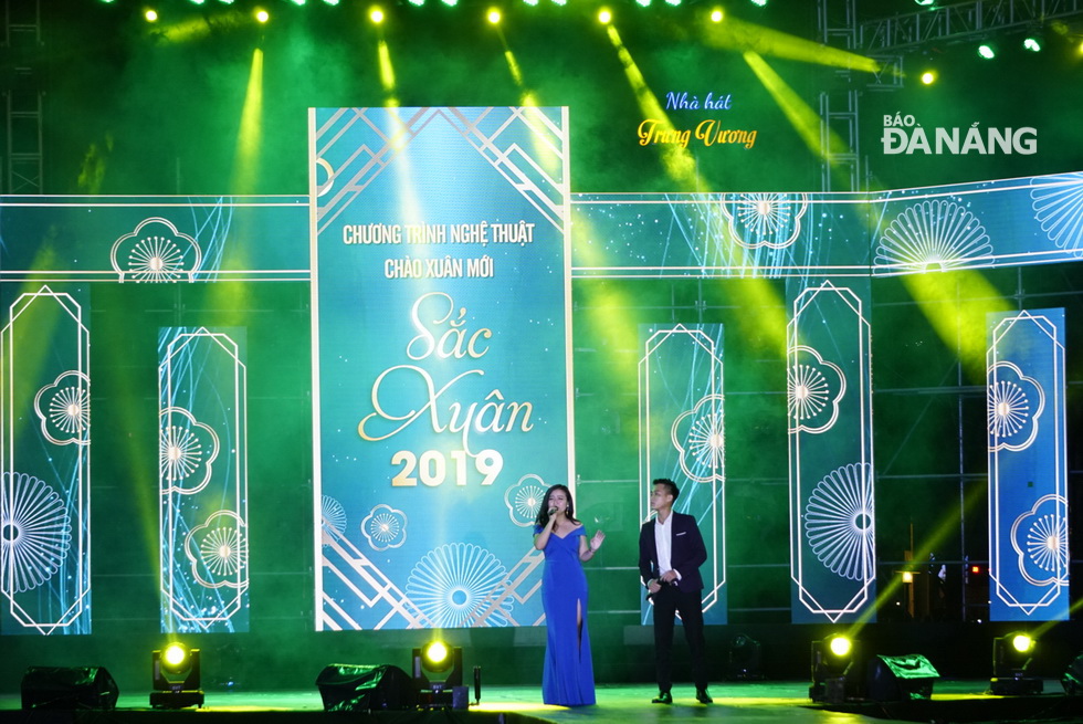 musical programme entitled ‘Colours of Spring’.   Organised by the city’s Trung Vuong Theatre, the event is taking place at the park near the eastern end of the Rong (Dragon) Bridge