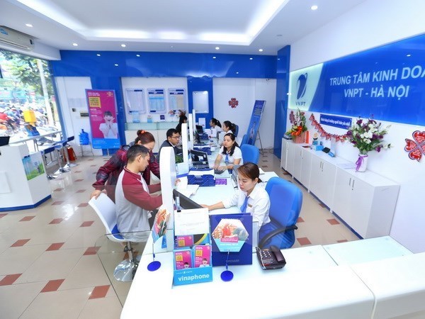 Transaction at VNPT business centre in Ha Noi (Photo: VNA)