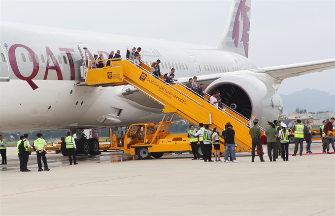A Qatar Airways flight lands at Da Nang International Airport. 