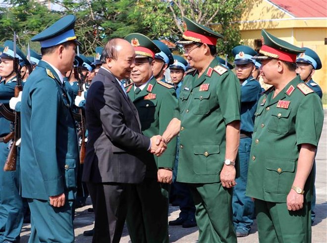 Prime Minister Nguyen Xuan Phuc (black suit) visits Division 372 under the Air Defence – Air Force Service