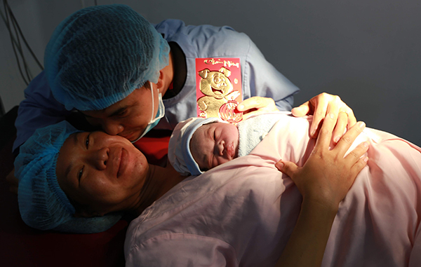 Niềm hạnh phúc sinh con đầu năm mới của gia đình tại Bệnh viện Phụ sản Cần Thơ.