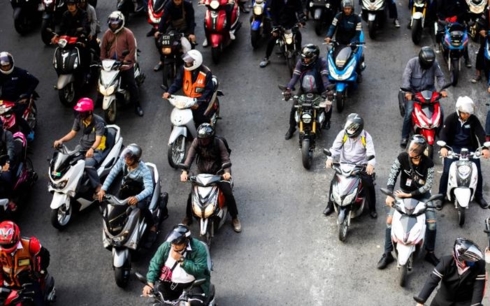 Những người tham gia giao thông bằng xe máy ở Thái Lan. Ảnh: Getty.