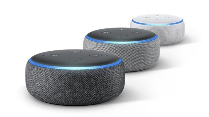 Amazon Echo Dot 3 (49 USD  Echo Dot 3 là sản phẩm cạnh tranh trực tiếp với Home Mini 2. Sản phẩm là dạng loa thông minh rút gọn với giá bán rẻ. Sản phẩm của Amazon có thiết kế đẹp với vòng đèn LED xung quanh và các phím bấm chỉnh trực quan ngay phía trên. Trợ lý ảo Alexa trên Echo Dot 3 cũng nhận diện giọng nói tốt, không kém phiên bản Echo 2 Plus giá cao hơn. 