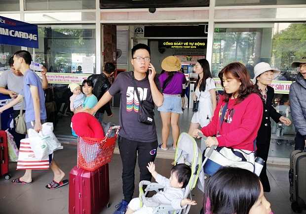 Visitors arriving at Da Nang International Airport