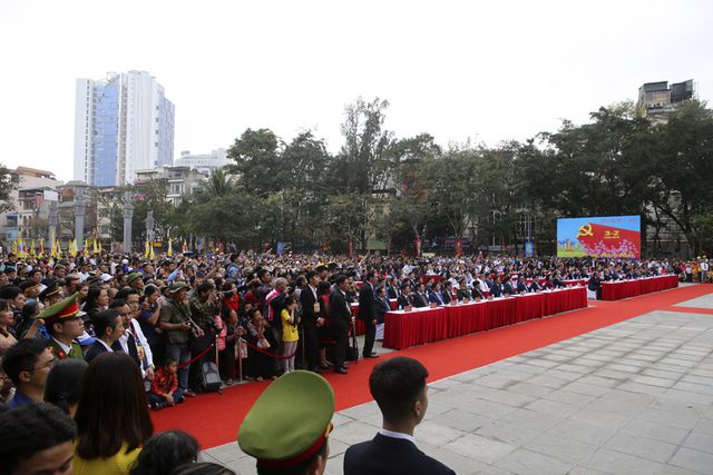 Từ sáng sớm, hàng ngàn người dân Thủ đô và du khách thập phương tụ hội về khu di tích Gò Đống Đa (phường Quang Trung, quận Đống Đa, Hà Nội) để dự lễ hội truyền thống diễn ra vào ngày Mùng 5 tháng Giêng hàng năm.